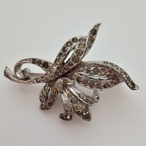 Silver Tone Metal Clear Rhinestones Flower Pin Brooch